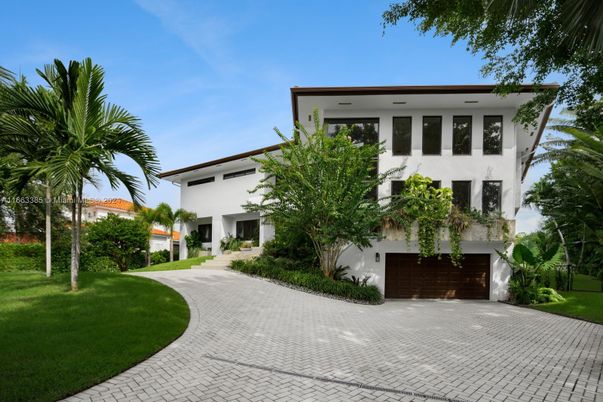 Attached, Exterior, Facade, Modern