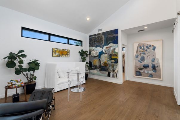 Interior, Recessed Lighting, Wood Texture Flooring