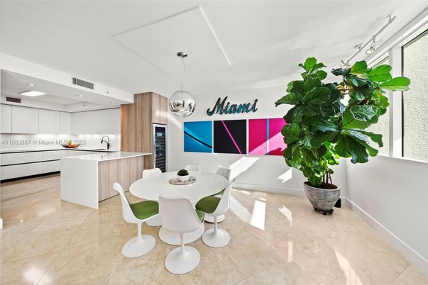 Dining room, Interior, Kitchen, Pendant Lights, Recessed Lighting, Stainless Steel Appliances
