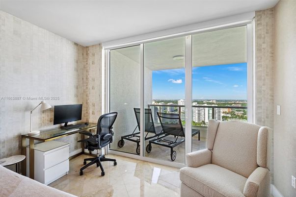 Home Office, Interior