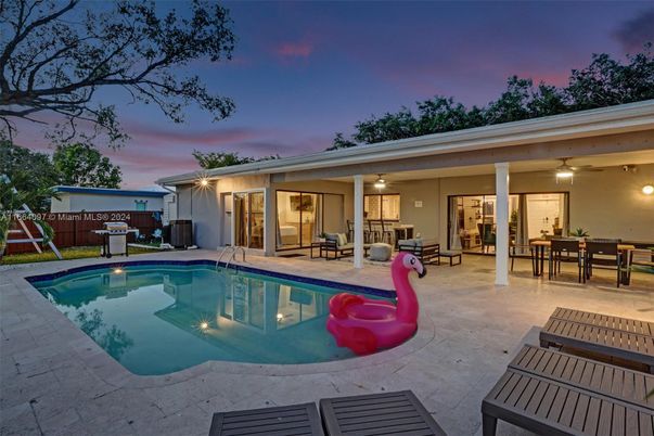 Exterior, Pool