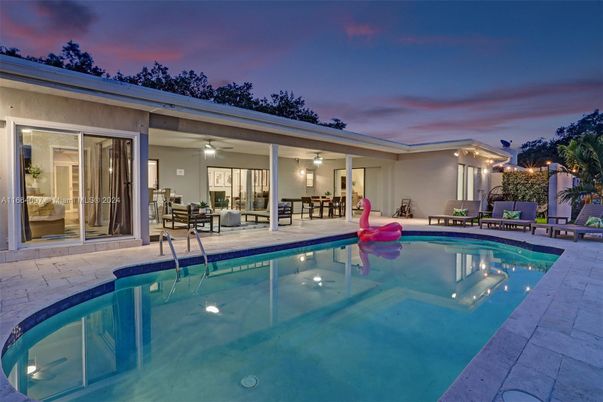 Exterior, Pool