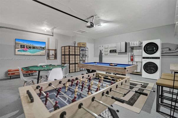 Billiard Table, Game Room, Interior