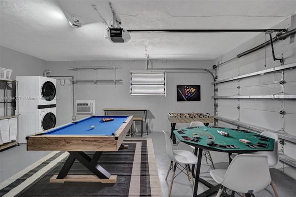 Billiard Table, Game Room, Interior