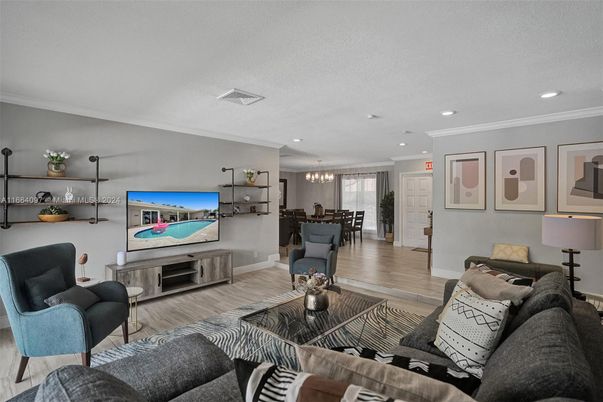 Chandelier, Dining room, Interior, Living room, Recessed Lighting, Wood Texture Flooring