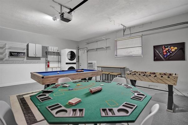 Billiard Table, Game Room, Interior