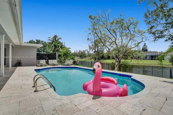 Exterior, Pool