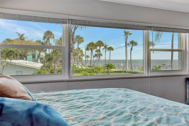 Bedroom, Interior, Water