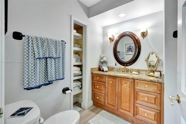 Bathroom, Interior, Recessed Lighting