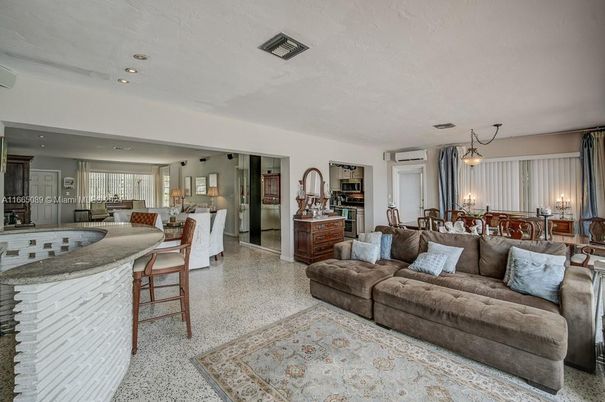 Dining room, Interior, Living room, Pendant Lights, Recessed Lighting