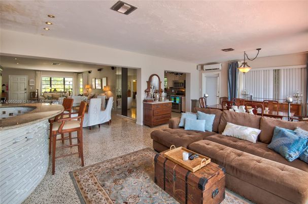 Dining room, Interior, Living room, Pendant Lights, Recessed Lighting