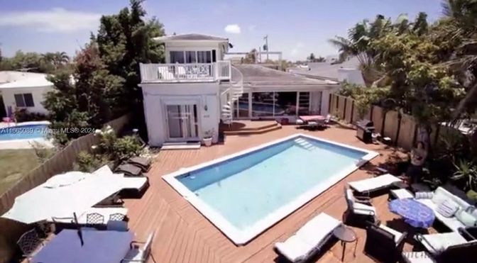 Exterior, Pool