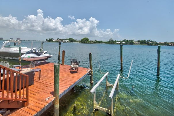 Exterior, Lake