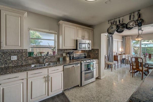 Dining room, Interior, Kitchen, Pendant Lights
