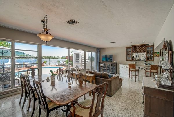 Dining room, Interior, Living room, Pendant Lights, Recessed Lighting, Water
