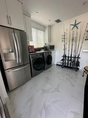 Interior, Marble, Recessed Lighting, Washer