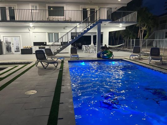 Exterior, Pool