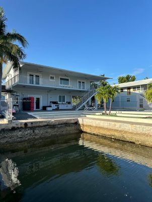 Exterior, Lake
