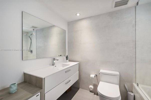 Bathroom, Interior, Recessed Lighting