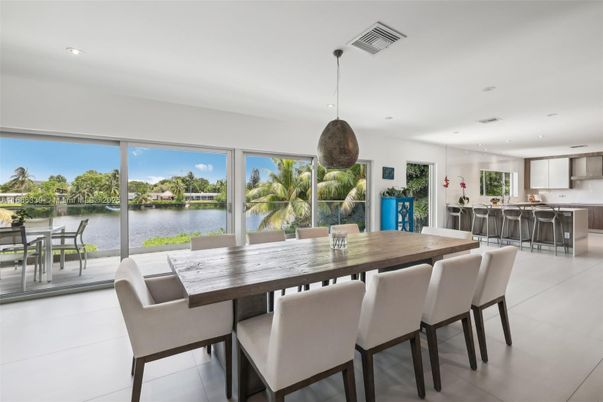 Dining room, Interior, Kitchen, Pendant Lights, Recessed Lighting, Water