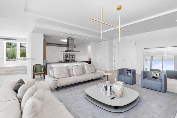 Interior, Kitchen, Living room, Pendant Lights, Recessed Lighting, Stainless Steel Appliances