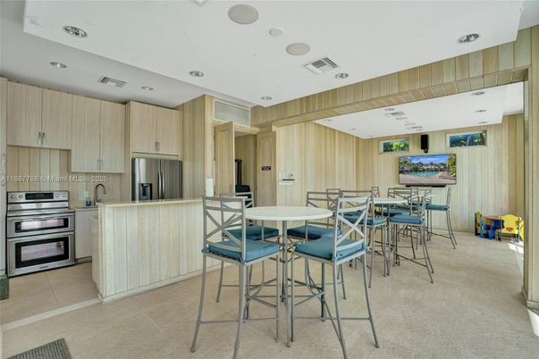 Dining room, Interior, Kitchen, Recessed Lighting, Stainless Steel Appliances
