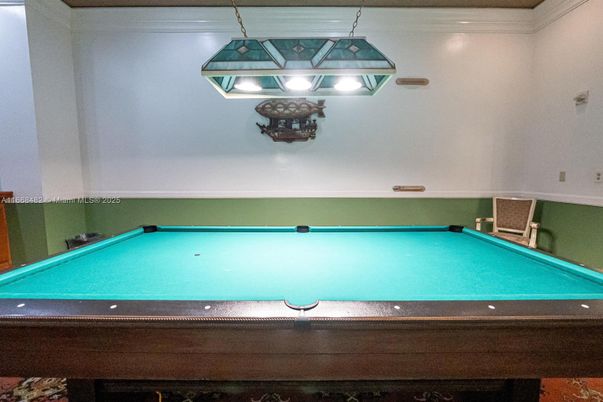 Billiard Table, Game Room, Interior