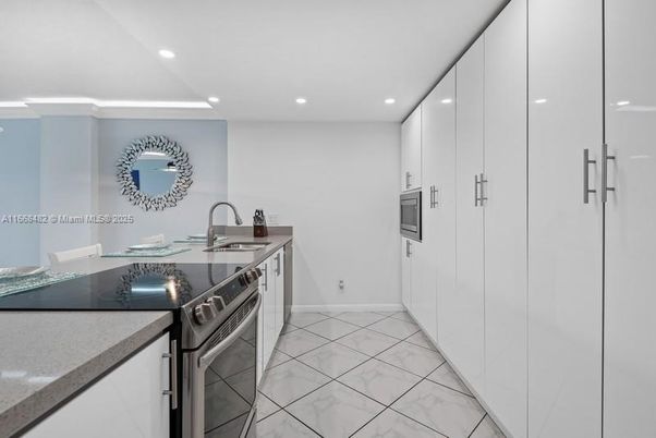 Interior, Kitchen, Marble, Recessed Lighting