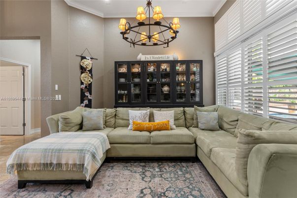 Chandelier, Interior, Living room