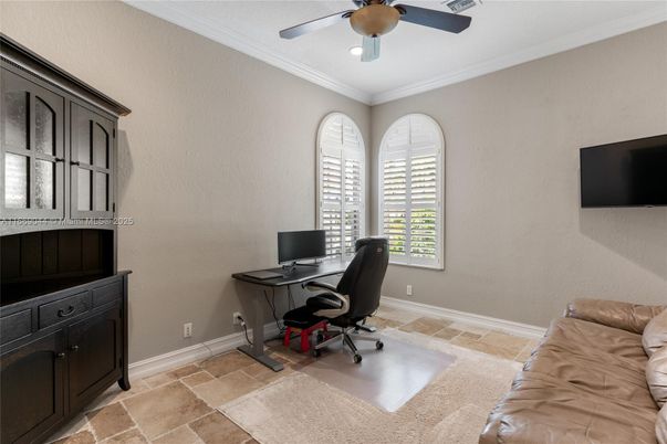 Home Office, Interior