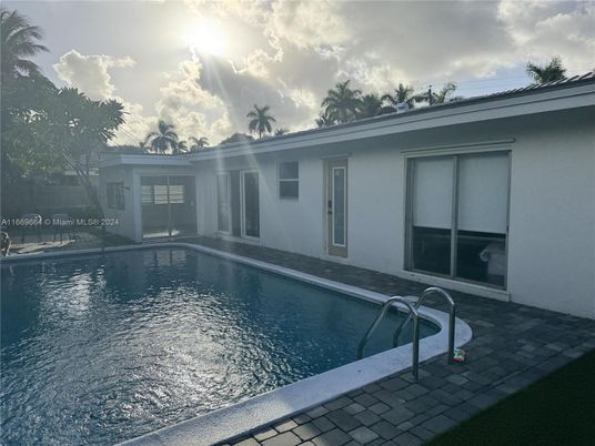 Exterior, Pool
