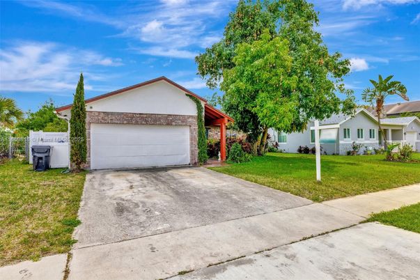 Backyard, Detached Garage, Exterior