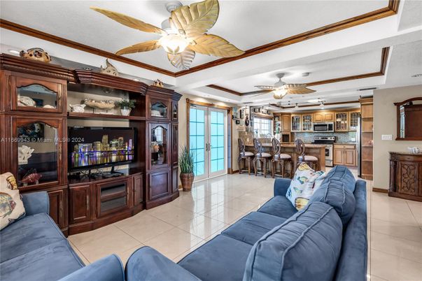 Interior, Kitchen, Living room, Stainless Steel Appliances