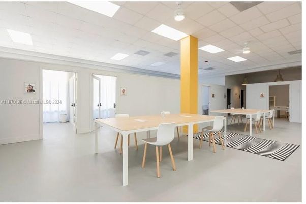 Dining room, Interior, Recessed Lighting