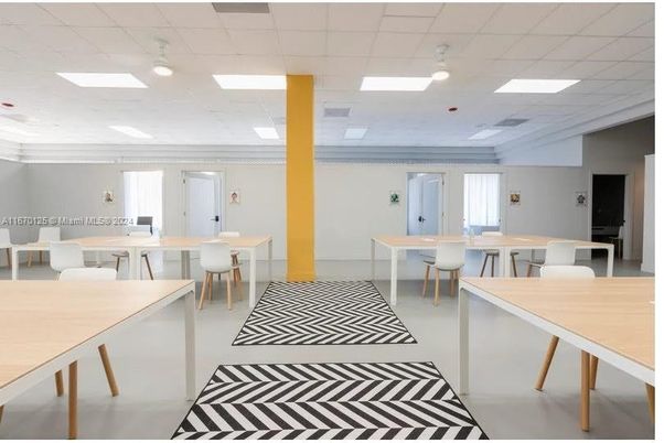 Dining room, Interior, Recessed Lighting