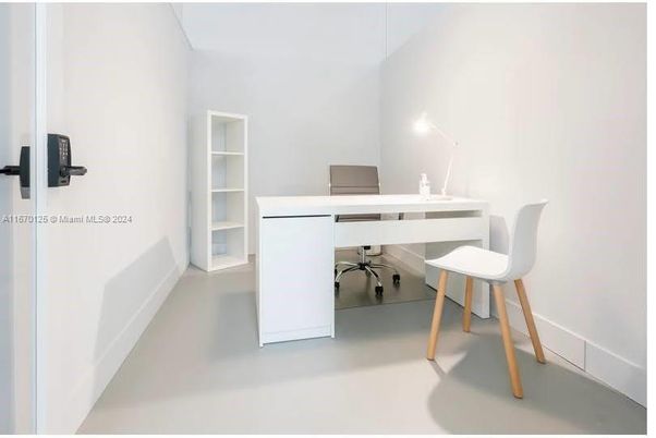 Home Office, Interior