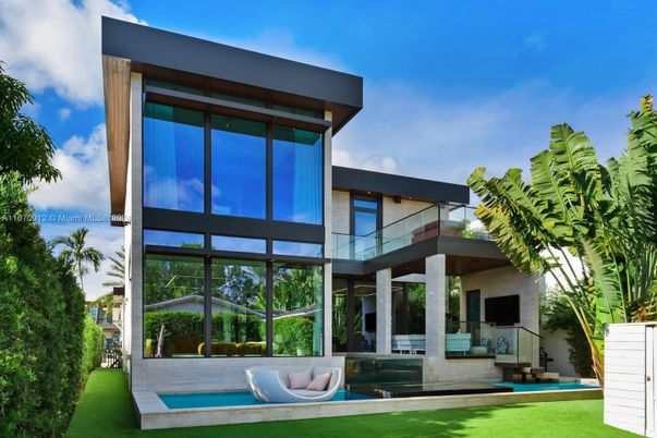 Backyard, Exterior, Facade, Modern