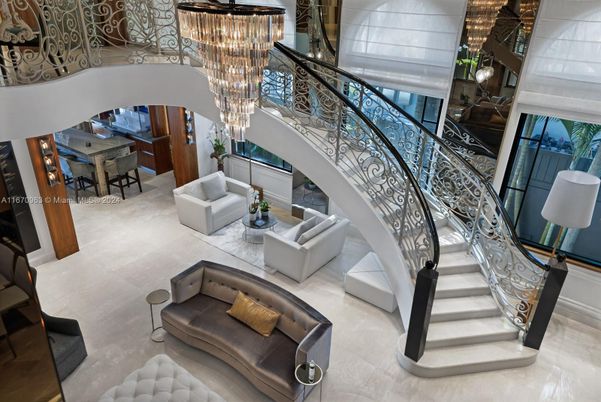 Chandelier, Dining room, Interior, Living room