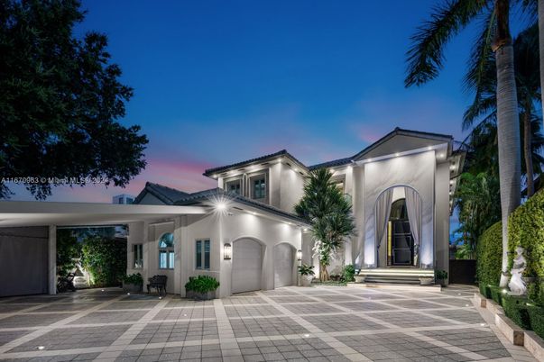 Attached, Exterior, Facade, Spanish Mediterranean