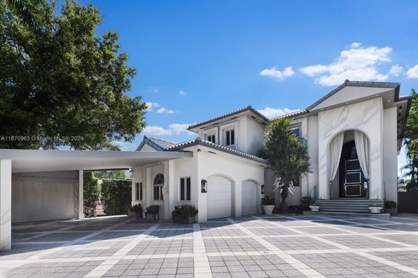 Attached, Exterior, Facade, Spanish Mediterranean