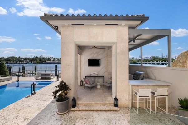 Exterior, Pool, Water
