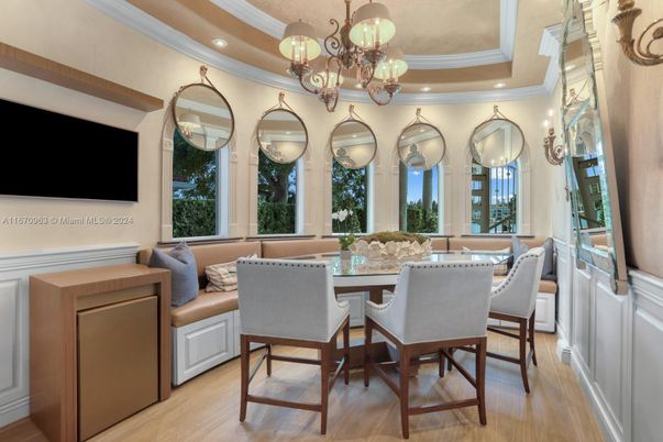 Chandelier, Dining room, Interior, Recessed Lighting, Wood Texture Flooring