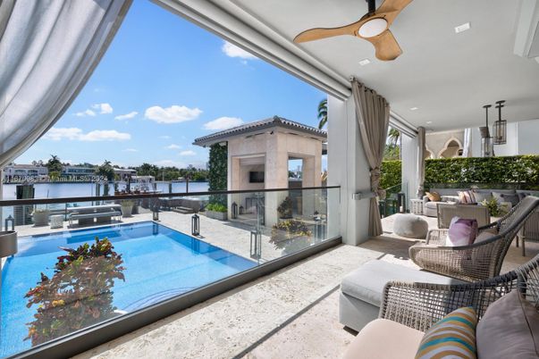 Exterior, Pool, Water