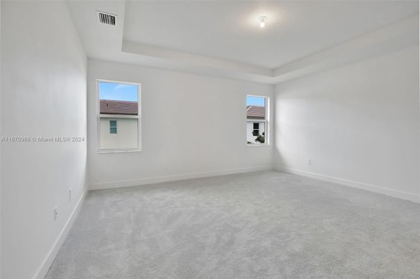 Empty room, Interior