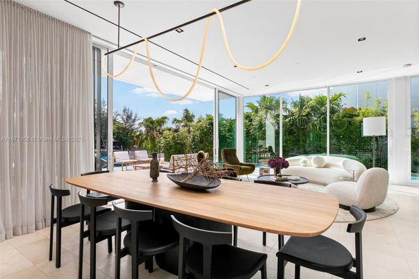Dining room, Interior, Pendant Lights, Recessed Lighting