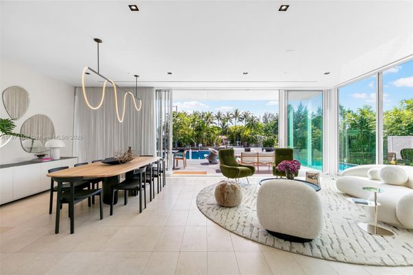 Dining room, Interior, Living room, Pendant Lights, Recessed Lighting