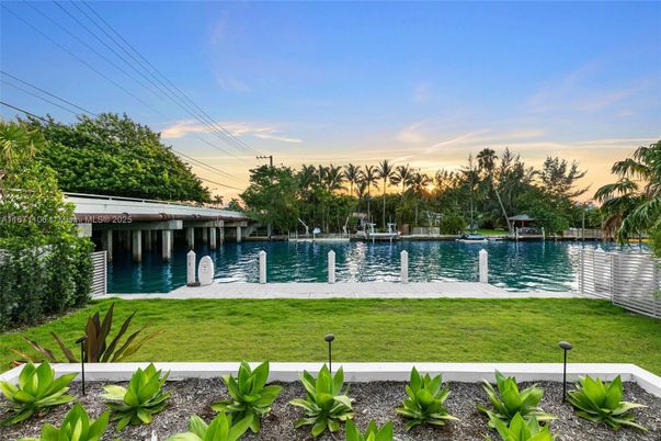 Exterior, Lake, Pool