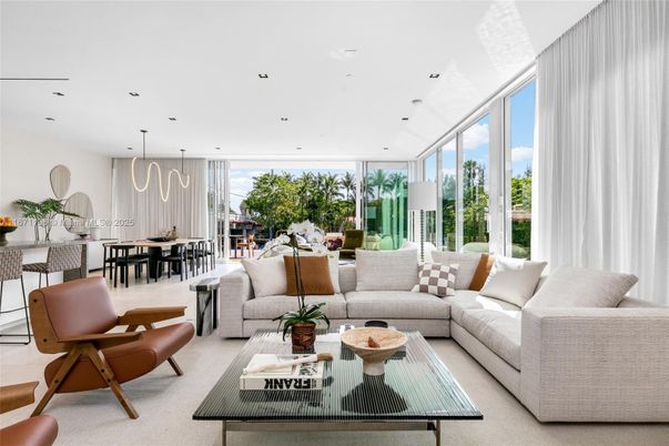 Dining room, Interior, Living room, Pendant Lights, Recessed Lighting