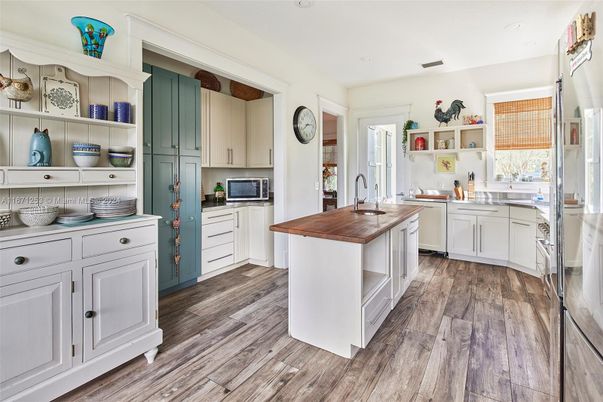 Interior, Kitchen, Recessed Lighting, Wood Texture Flooring