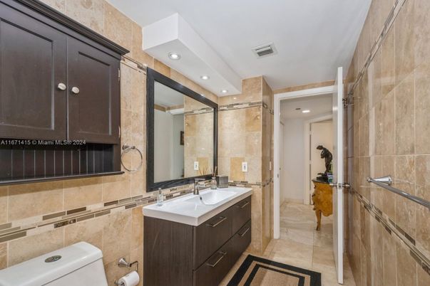 Bathroom, Interior, Recessed Lighting